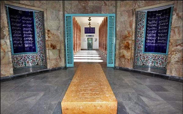 روز بزرگداشت سعدی, مقبره سعدی
